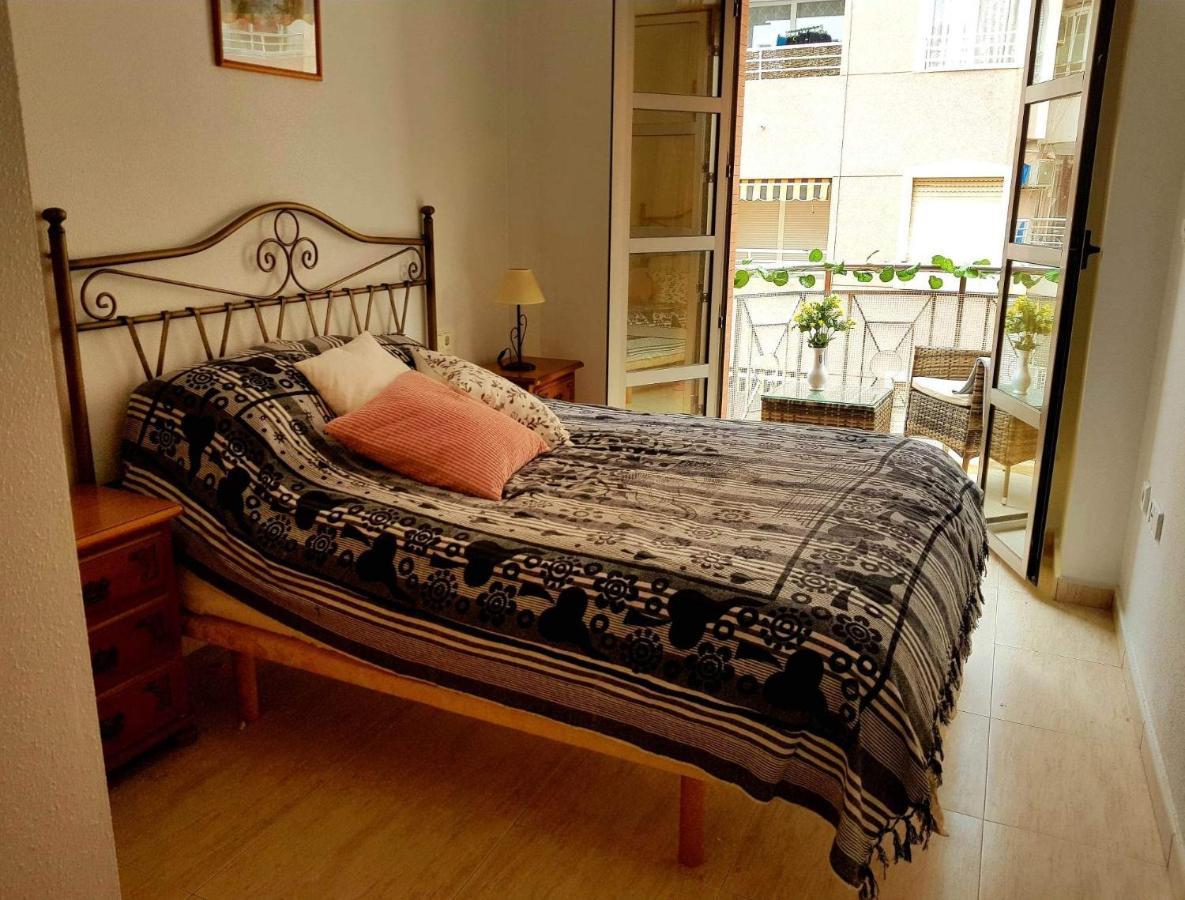 Apartment By The Beach Torrevieja Exterior foto